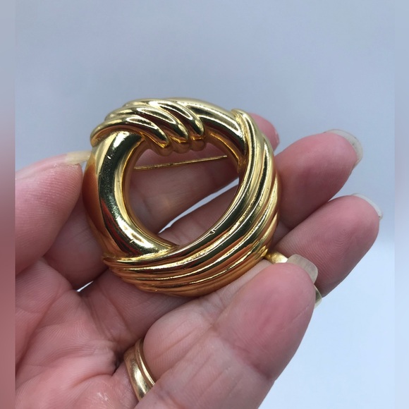 Gold-Tone Abstract Wreath Brooch - Picture 5 of 6